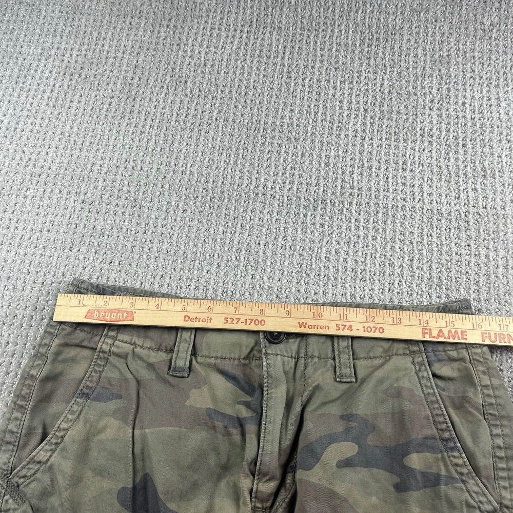 American Eagle Outfitters Classic Length Camo Cargo Shorts Men's 30 (Fit 32)
